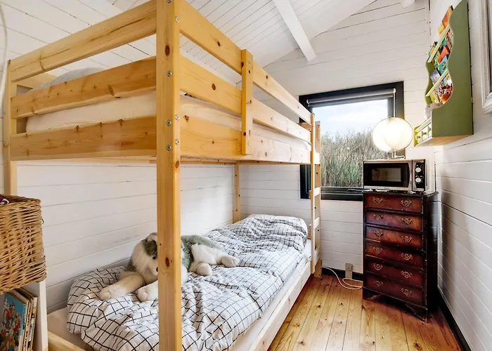 Stunning In With 2 Bedrooms Ferienhaus