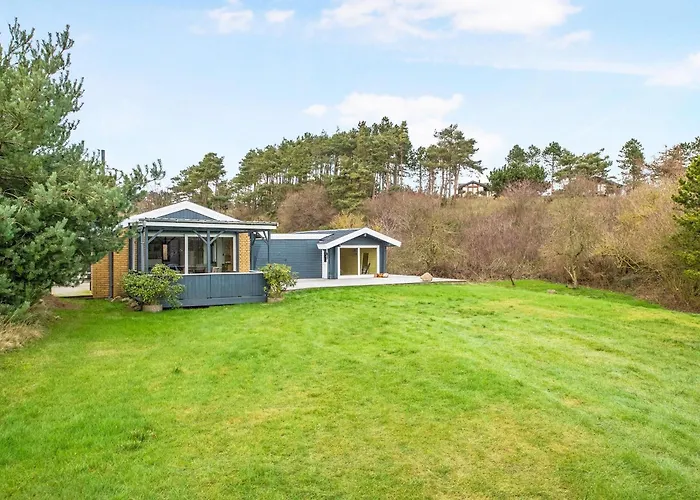 Stunning In With 2 Bedrooms *
